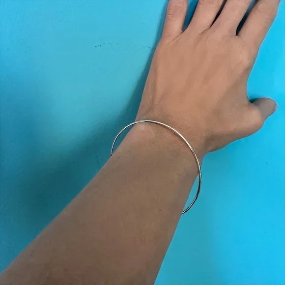 Sterling Silver Elegant Bangle Bracelet - Picture 1 of 2